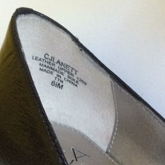 Joan & David Black leather upper heel. - Picture 7 of 7